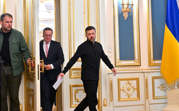Ukraine: Zelensky espère convaincre Trump de sanctionner Moscou lors du G7