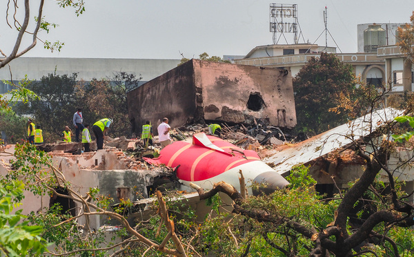 Crash du Boeing 787 d'Air India: une des boîtes noires retrouvées