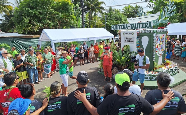 ​Une stèle en hommage aux rameurs de Tautira