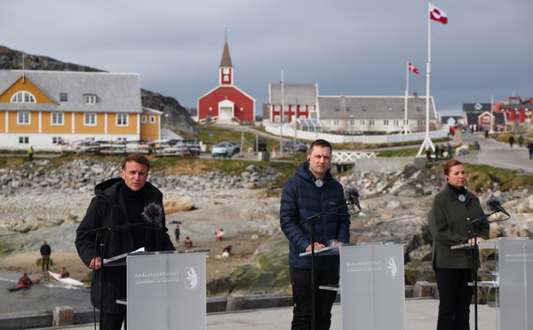 Macron au Groenland exprime la solidarité européenne et critique les visées de Trump