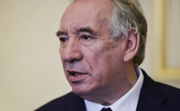 Retraites: Bayrou a proposé aux partenaires sociaux une "prime" pour maintenir les seniors en emploi