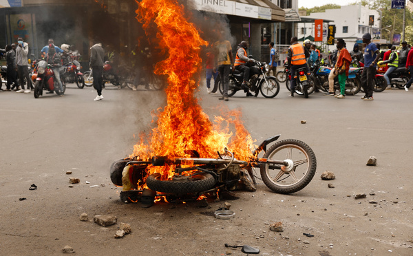 Kenya: 9 blessés dans des affrontements entre des manifestants, la police et des "voyous" à moto
