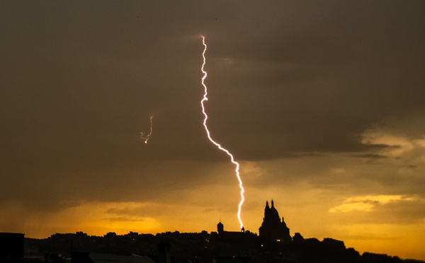 Après les violents orages ayant fait deux morts, des foyers toujours privés d'électricité