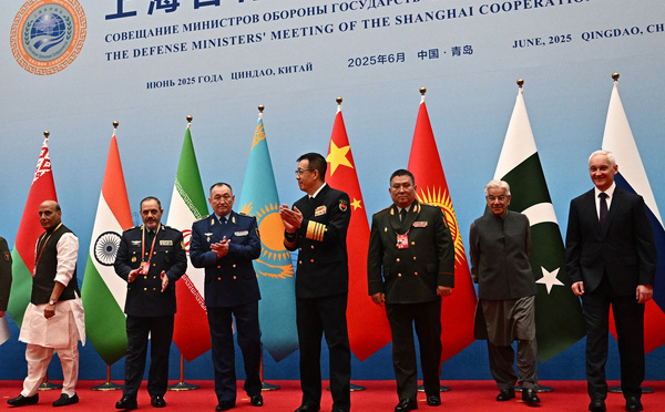 La Chine reçoit les ministres iranien et russe de la Défense sur fond de "bouleversements"