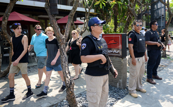 Indonésie: des militants pro-EI projetant de nouvelles attaques arrêtés par la police