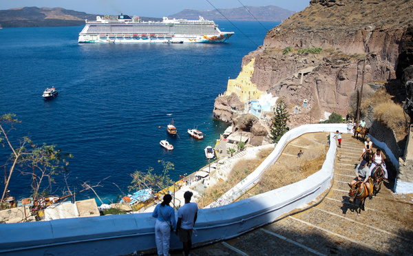 Grèce: les compagnies de croisière mises à contribution pour accoster à Mykonos et Santorin
