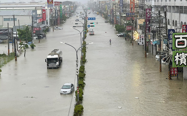 Taïwan: deux morts et des centaines de blessés après le passage du typhon Danas