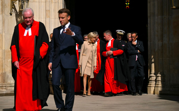 Tapis rouge et tour en calèche : Macron en visite d'Etat au Royaume-Uni