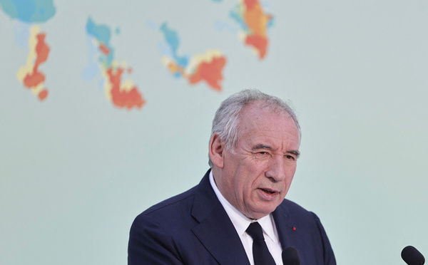 Bayrou veut toujours sortir du "piège mortel" de la dette mais donne peu d'indices