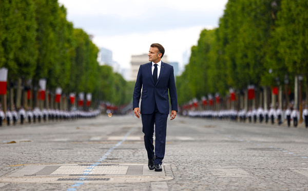 Macron accélère la hausse des dépenses de défense face à une "liberté menacée"