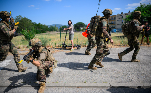 La France envisage d'instaurer un service militaire volontaire