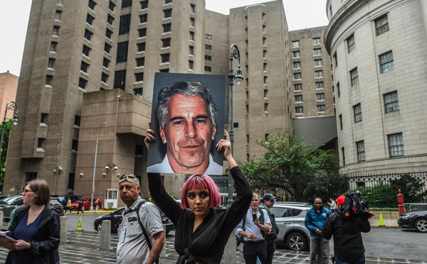 Critiqué par son camp, Trump tente de contenir la controverse sur l'affaire Epstein