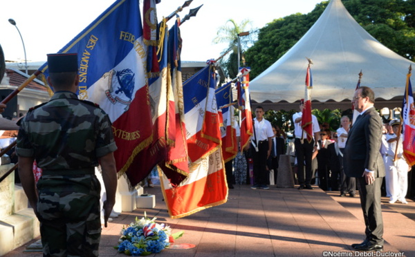 François Hollande au monument aux morts ce matin