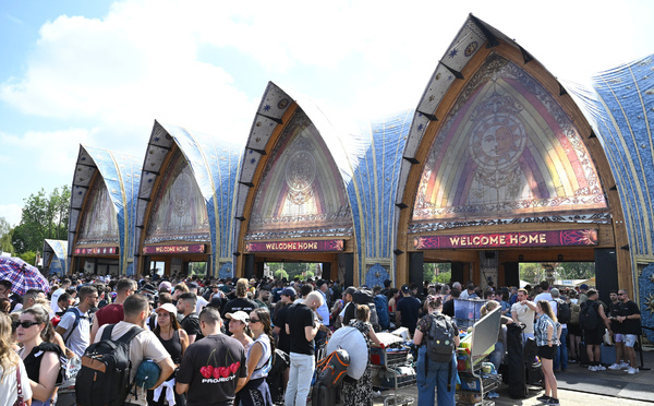 Tristesse et stupéfaction au festival Tomorrowland, privé de sa méga scène par un incendie