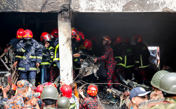 Bangladesh: un avion de l'armée s'écrase sur une école, au moins 16 morts