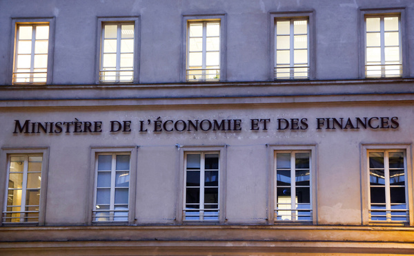 Jours fériés: réunies à Bercy, les entreprises inquiètes d'une contribution supplémentaire