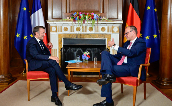 Macron et Merz s'affichent en duo uni malgré des dissonances sur la défense