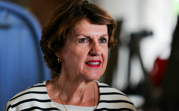 Dermatose des bovins: la ministre de l'Agriculture chez les éleveurs touchés