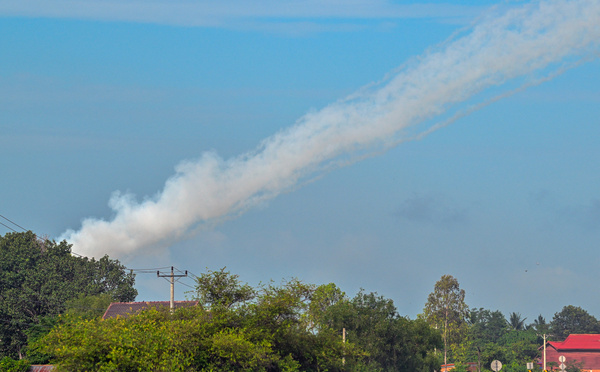Les affrontements avec le Cambodge "pourraient devenir une guerre", dit Bangkok, plus de 138.000 déplacés