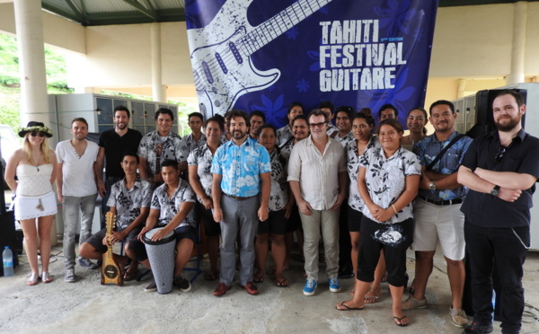 Tahiti Festival Guitare : les artistes offrent un avant-goût de la fête au lycée hôtelier de Punaauia