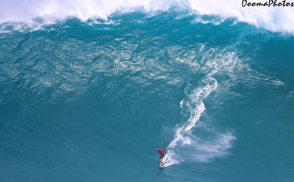 Surf de gros – Tikanui Smith : Le surfeur de Moorea a pris sa bombe à Jaws