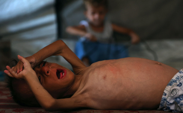 Israël annonce de premières livraisons d'aide humanitaire à Gaza