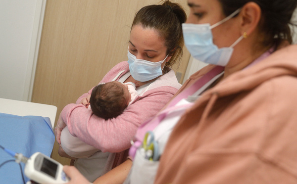 Toujours moins de bébés en France à mi-2025