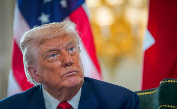 Trump défend ses droits de douane à la veille de la date butoir