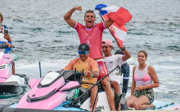 Kauli Vaast - L'or entre les mains et les pieds sur terre