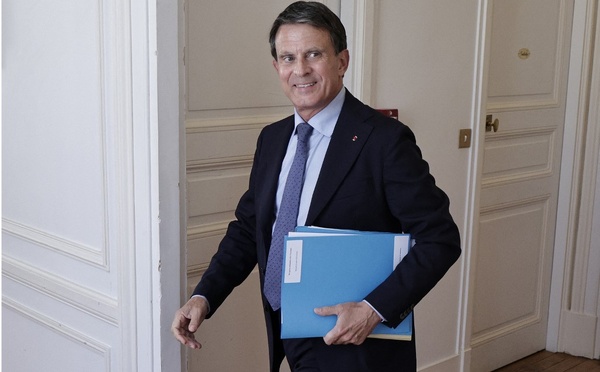 Pour sauver l’accord sur l'avenir de la Nouvelle-Calédonie, Valls annonce s'y rendre