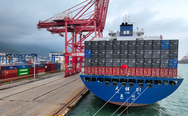 Droits de douane: Trump prolonge de 90 jours la trêve avec Pékin