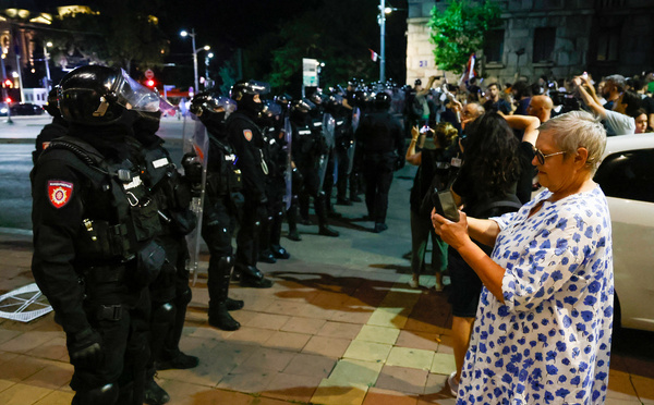 En Serbie, les manifestations dégénèrent en affrontements