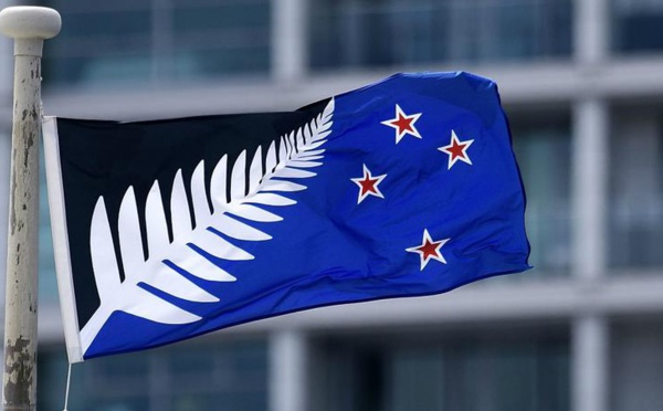 La Nouvelle-Zélande vote pour son drapeau: "serviette de plage" ou "relique coloniale"?