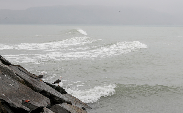 Le Pérou ferme 88 ports en raison de fortes vagues, un mort
