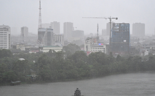 Vietnam: le typhon Kajiki a touché terre, des dizaines de milliers d'évacuations