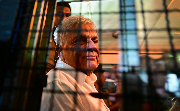 Sri Lanka : l'ex-président Wickremesinghe hospitalisé après une première nuit en prison
