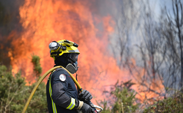 Evolution "lente" mais "favorable" sur le front des incendies en Espagne, selon les secours