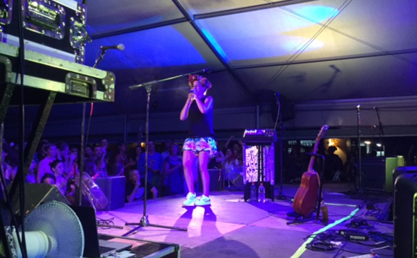 Gros succès pour le concert de Jain à la Casa Mahina