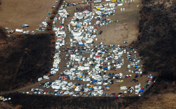 Rave party dans l'Aude: les fêtards s'en vont sous surveillance policière