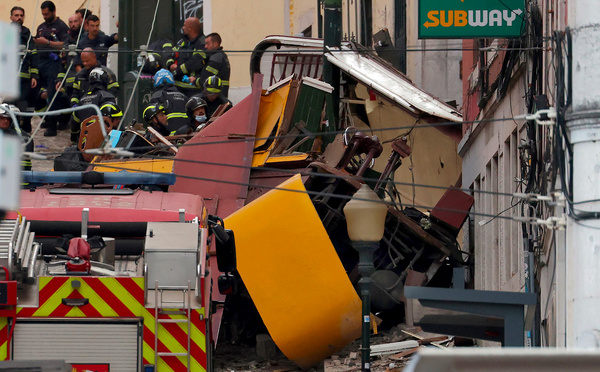 Au moins 15 morts dans le déraillement d'un funiculaire à Lisbonne