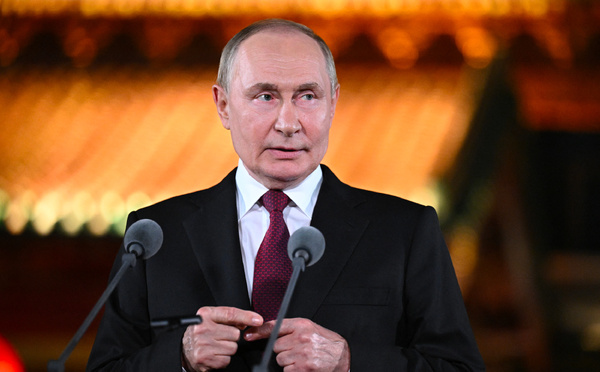 Ukraine: Poutine promet d'atteindre ses objectifs "militairement" si les négociations échouent