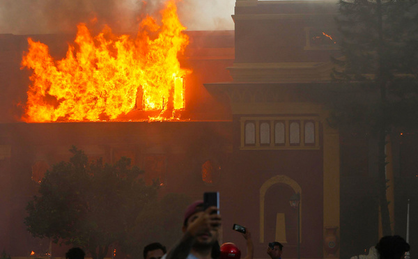 Népal: le Premier ministre démissionne face à la colère de la rue, le Parlement en feu