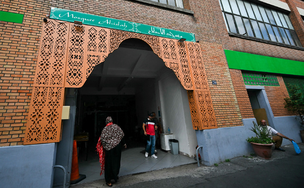 Vif émoi après la découverte d'au moins neuf têtes de cochon devant des mosquées en Ile-de-France