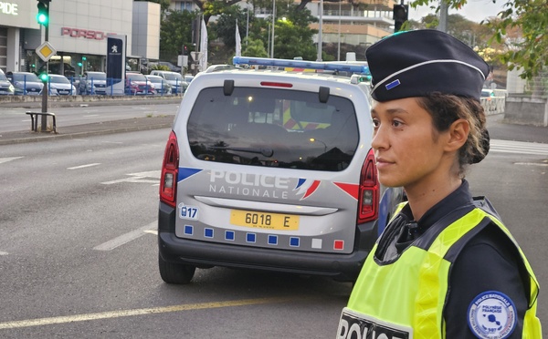 ​Vahine Fierro, surfeuse et policière