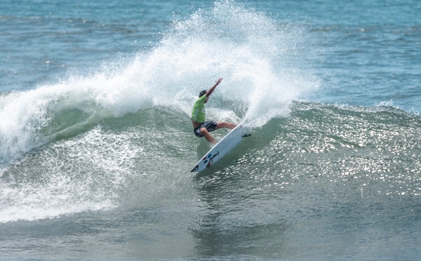 Une journée mitigée pour les surfeurs polynésiens