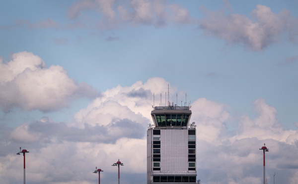 Contrôleurs aériens: le principal syndicat reporte la grève prévue le 18 septembre, faute d'interlocuteur au gouvernement