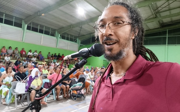 Plainte contre Gilles King pour “exercice illégal de la médecine”