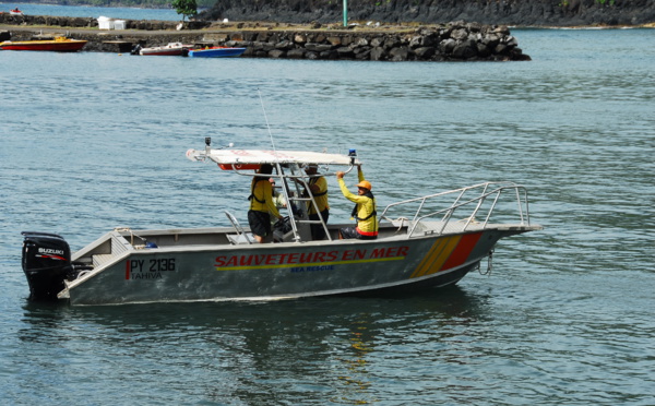 Première assistance pour la vedette "Tahiva" des sauveteurs en mer de Hiva Oa