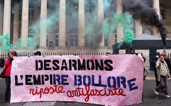 "Extrême droite", "cible sur nos vies": audiovisuel public et médias Bolloré sortent le lance-flammes