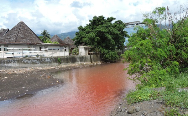Une pollution rouge à la Tipaerui